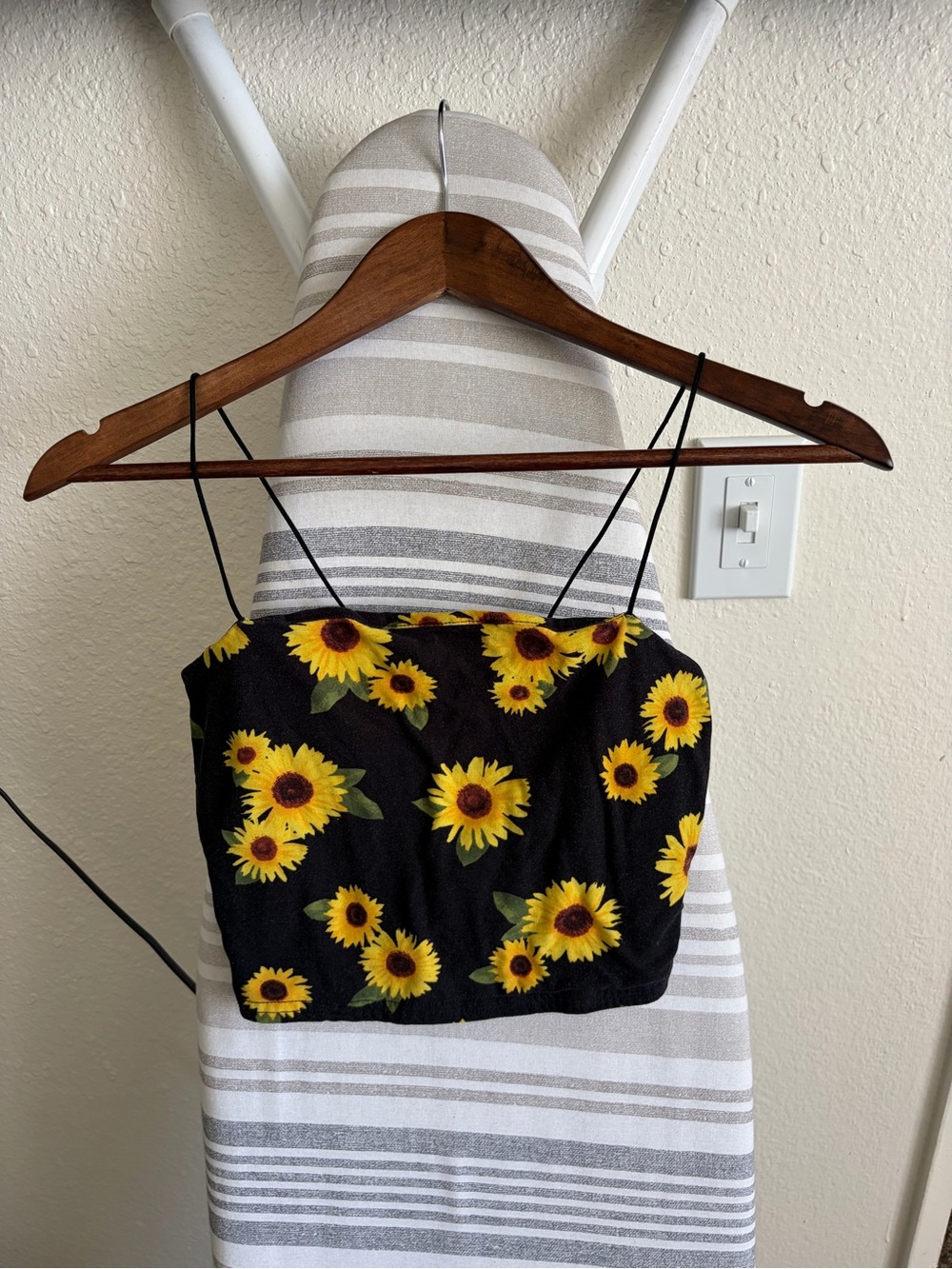 Black Sunflower Print Cropped Cami Top